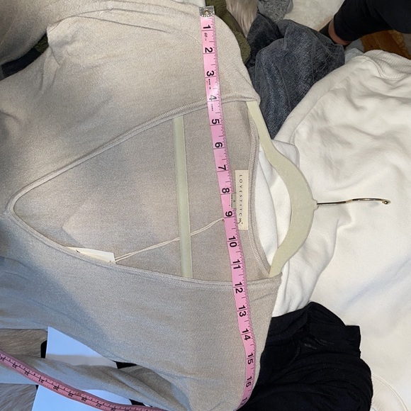 VICI:((NWT)) beige plunge neck super soft sweater - Picture 12 of 13